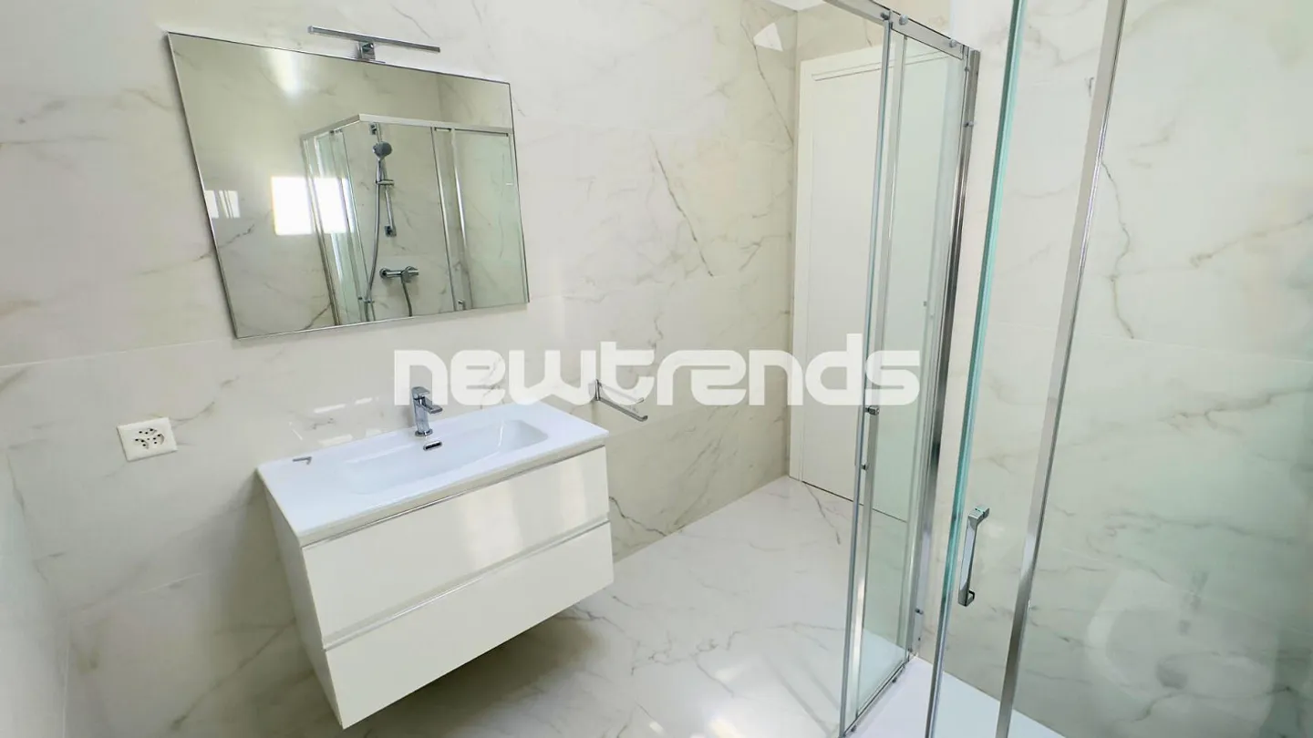 Penthouse spacieux et lumineux avec terrasse et ascenseur privé, jamais habité. - Photo 14 sur 17