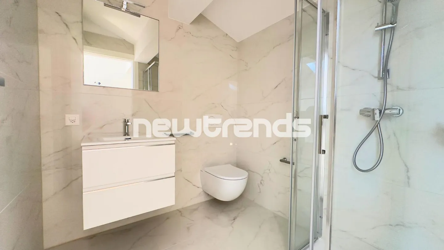 Penthouse spacieux et lumineux avec terrasse et ascenseur privé, jamais habité. - Photo 15 sur 17