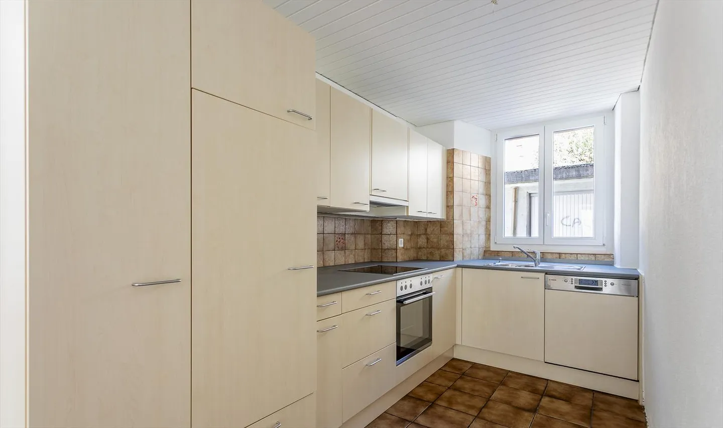 4.5 Room Apartment - Photo 1 of 10