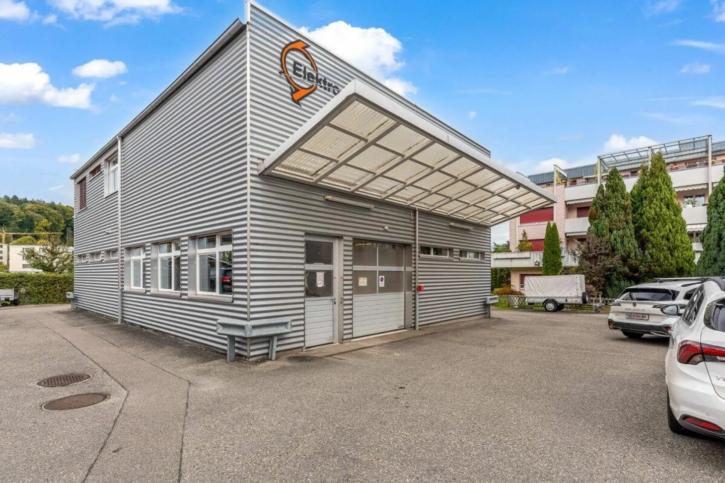 Gewerberaum (Büro / Werkstatt) mit 10 Aussenparkplätzen - Foto 1 von 21