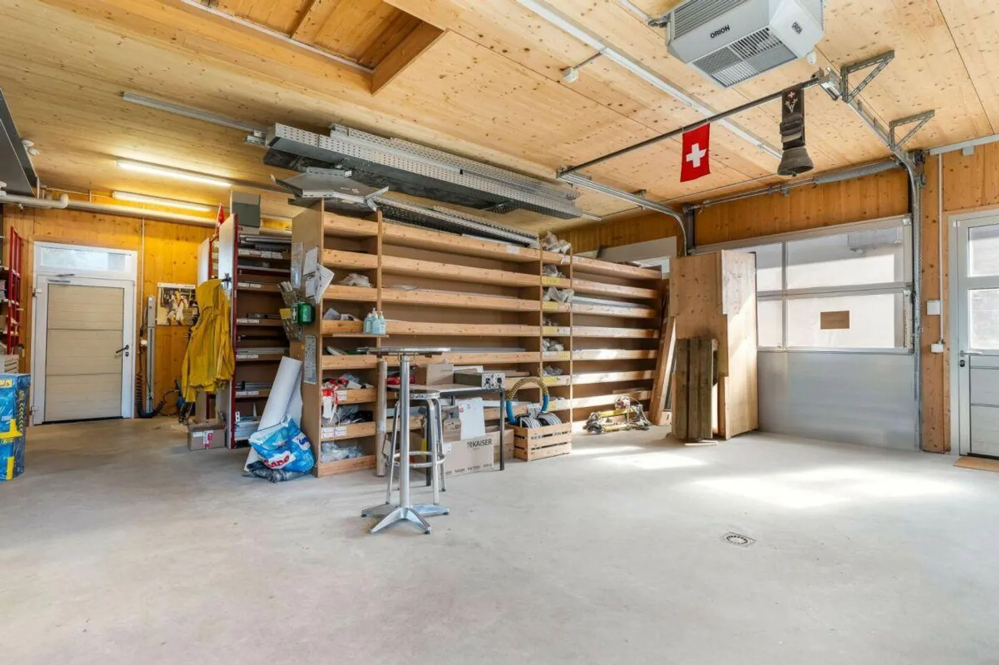 Gewerberaum (Büro / Werkstatt) mit 10 Aussenparkplätzen - Foto 2 von 21