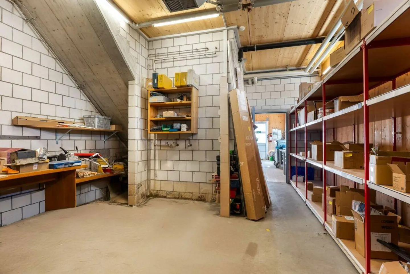 Gewerberaum (Büro / Werkstatt) mit 10 Aussenparkplätzen - Foto 5 von 21