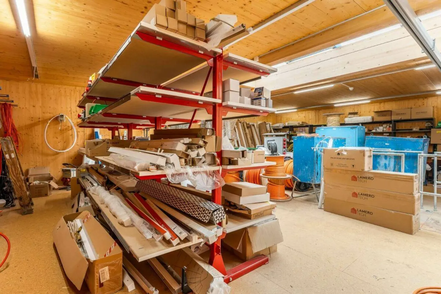 Gewerberaum (Büro / Werkstatt) mit 10 Aussenparkplätzen - Foto 3 von 21