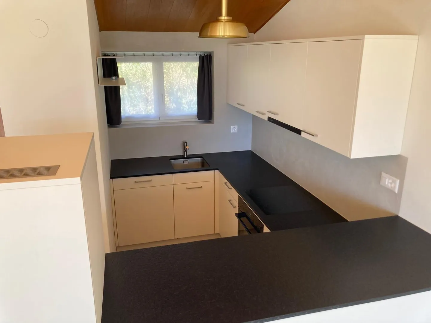 Original 4 ½ - Mid-Terrace House with Unobstructed Views - Photo 8 of 15