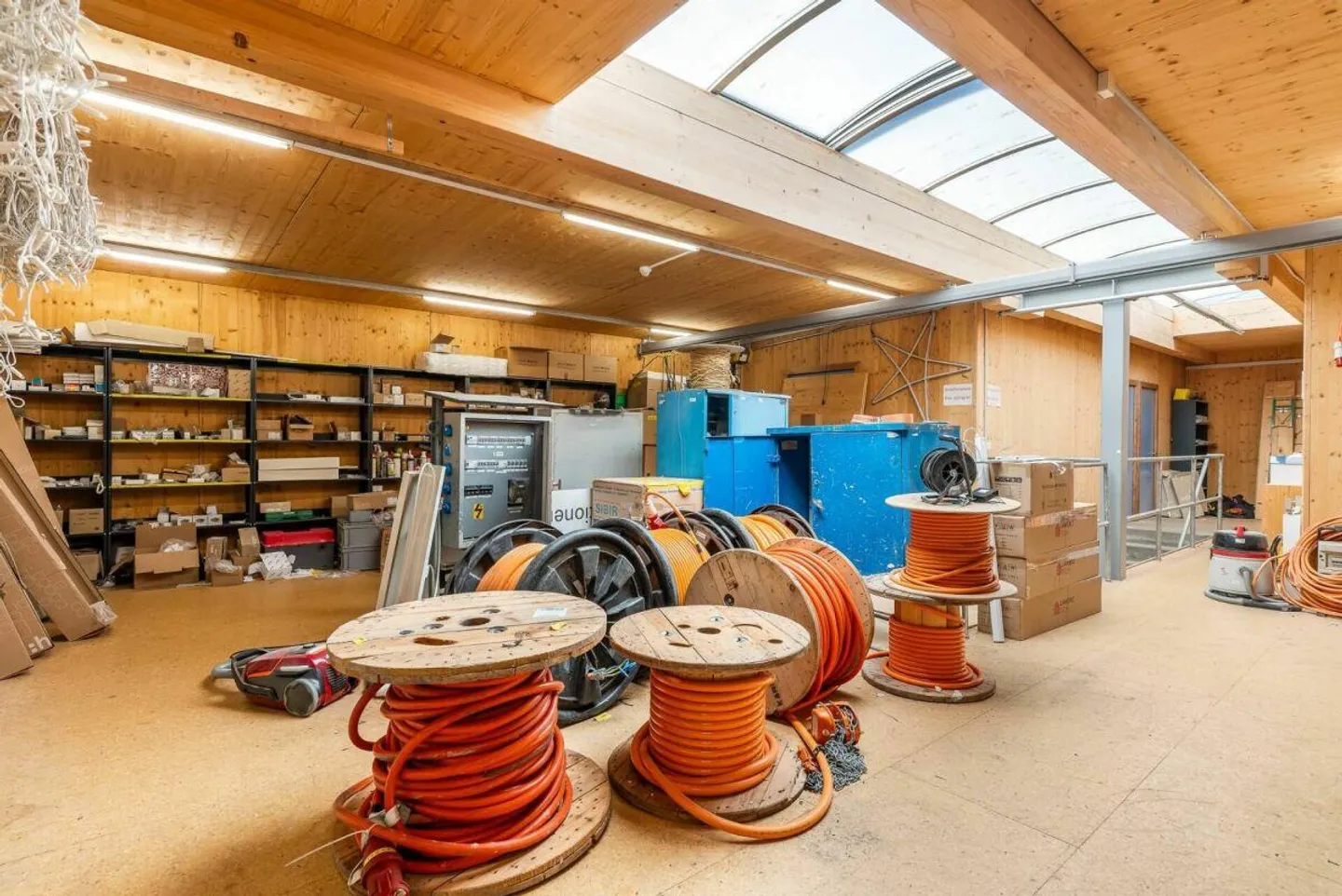 Gewerberaum (Büro / Werkstatt) mit 10 Aussenparkplätzen - Foto 7 von 21
