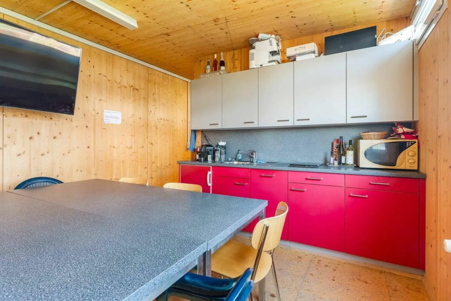 Gewerberaum (Büro / Werkstatt) mit 10 Aussenparkplätzen - Foto 15 von 21