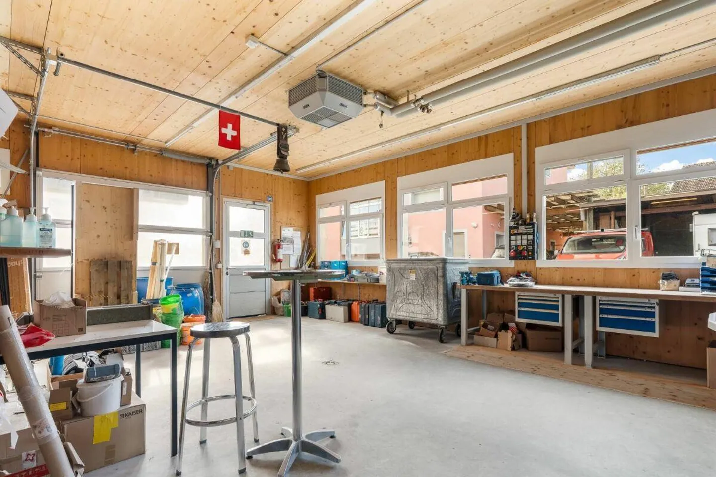 Gewerberaum (Büro / Werkstatt) mit 10 Aussenparkplätzen - Foto 9 von 21