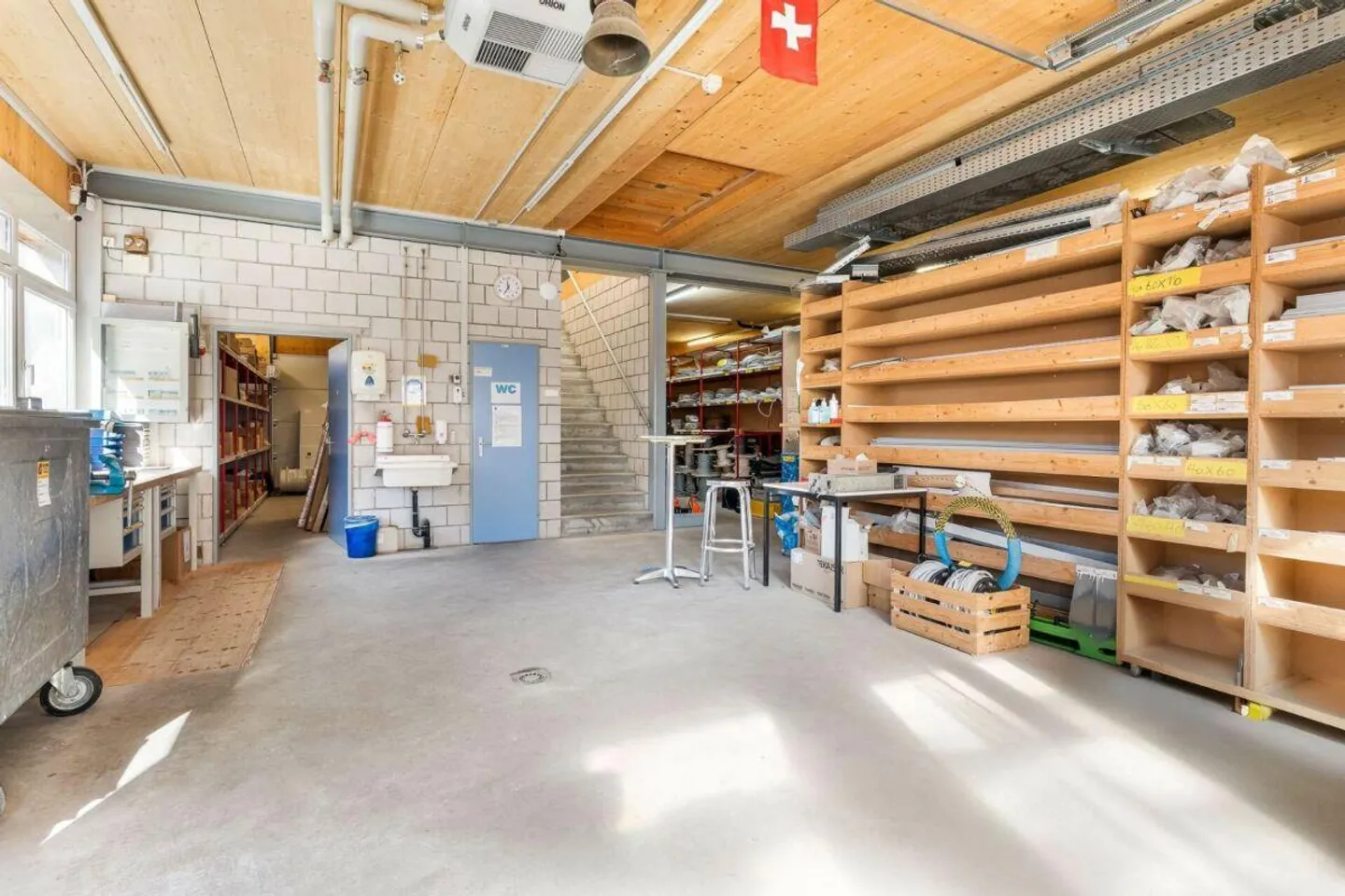 Gewerberaum (Büro / Werkstatt) mit 10 Aussenparkplätzen - Foto 11 von 21