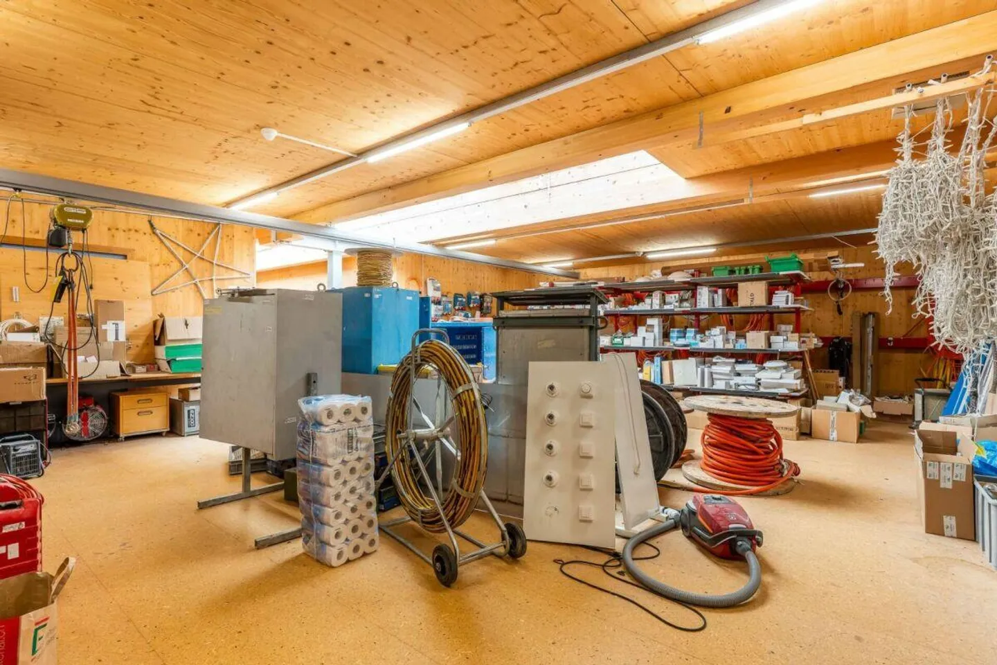 Gewerberaum (Büro / Werkstatt) mit 10 Aussenparkplätzen - Foto 12 von 21