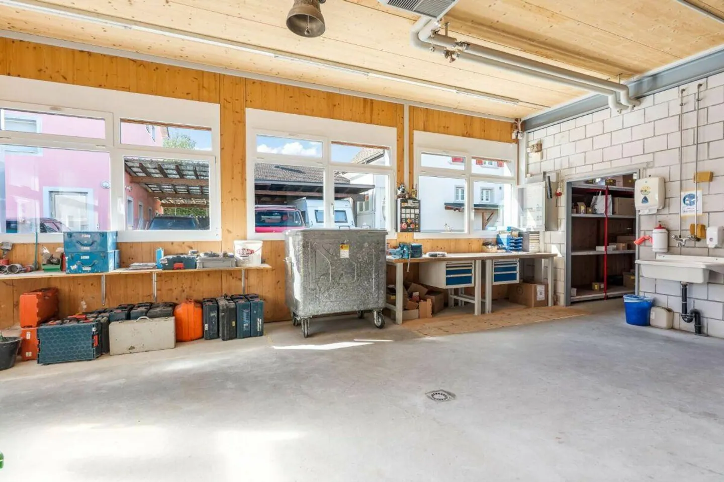 Gewerberaum (Büro / Werkstatt) mit 10 Aussenparkplätzen - Foto 17 von 21