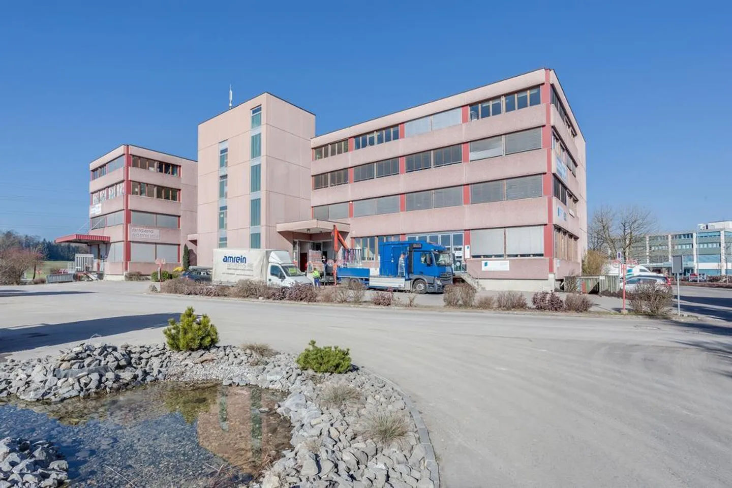 Lavorare e immagazzinare su un'unica superficie - Foto 1 di 6