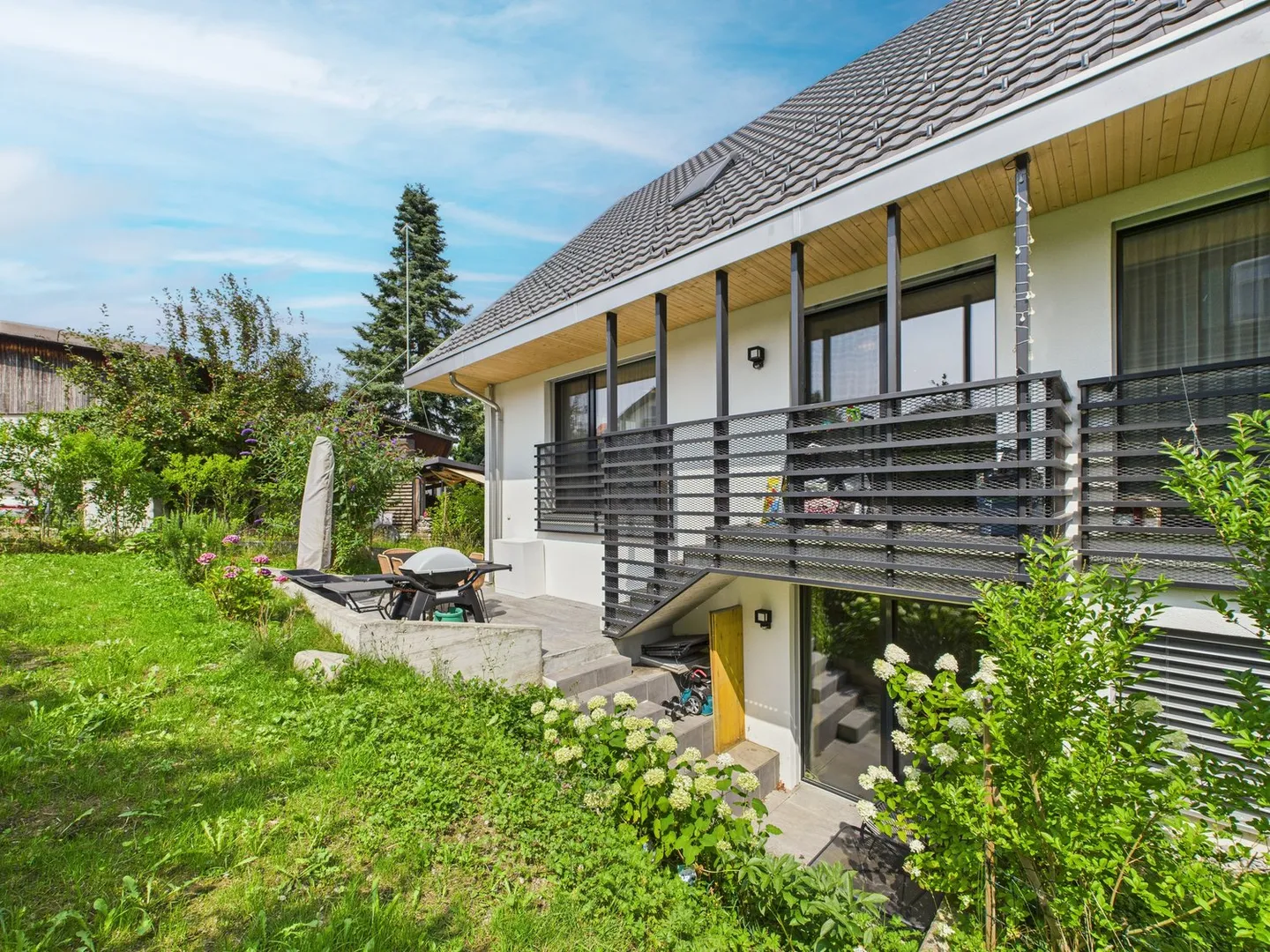 Stilvolle Maisonettewohnung mit Gartenanteil und hochwertiger Ausstattung - Foto 2 von 16