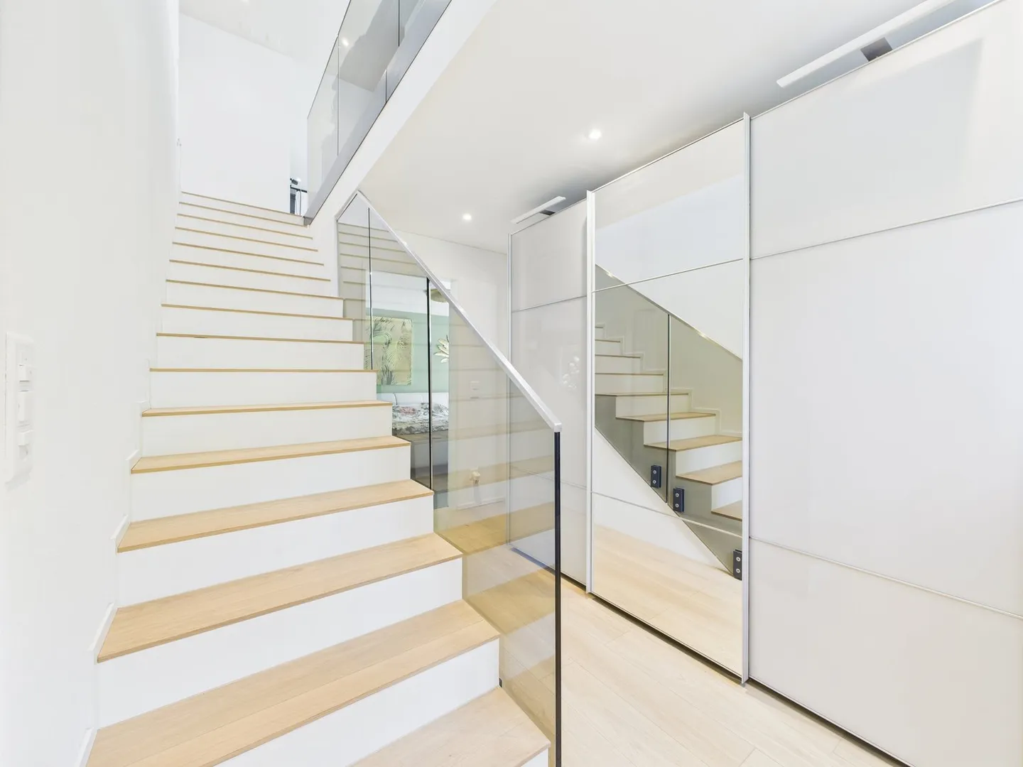 Stilvolle Maisonettewohnung mit Gartenanteil und hochwertiger Ausstattung - Foto 9 von 16