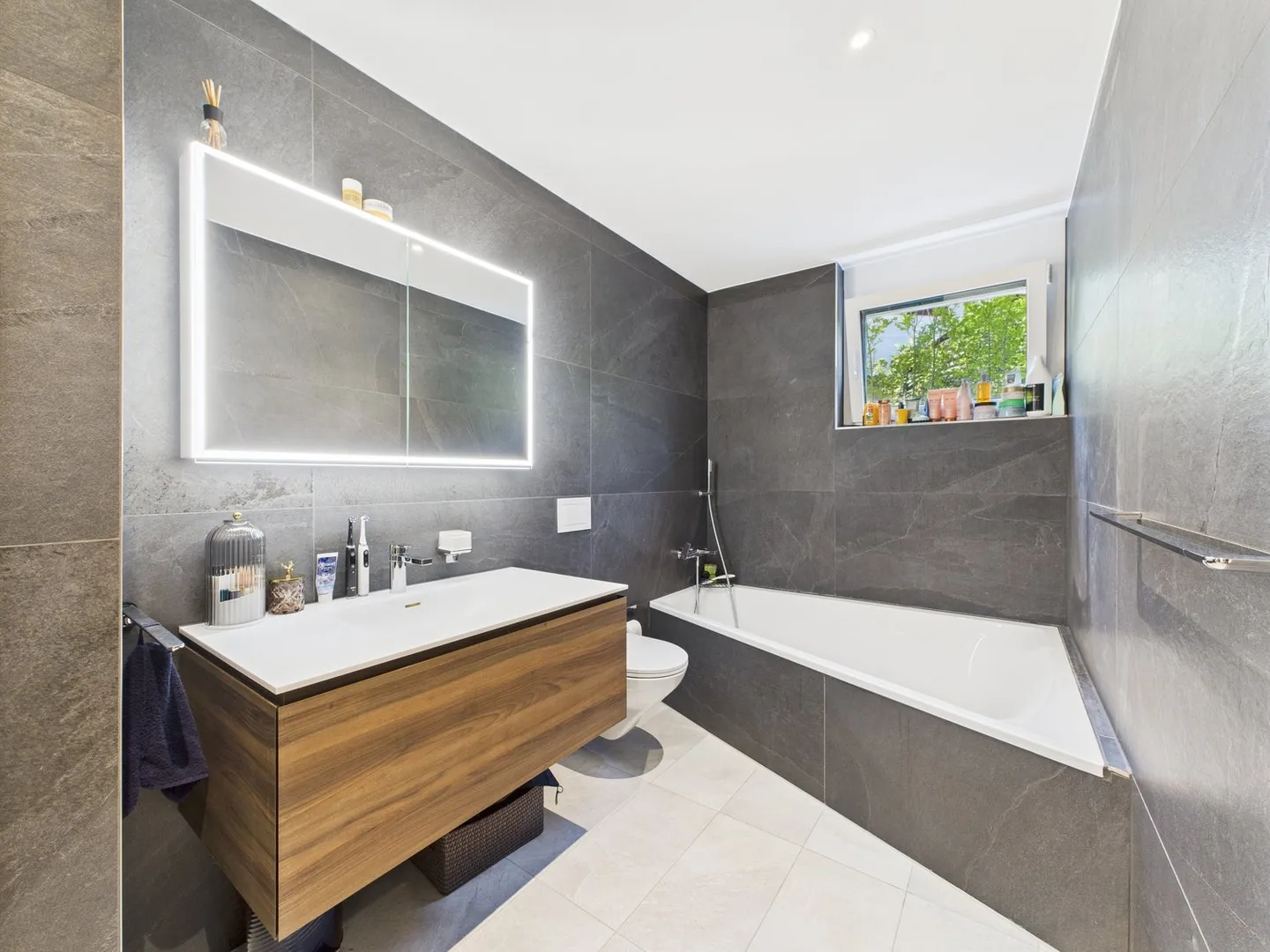 Stilvolle Maisonettewohnung mit Gartenanteil und hochwertiger Ausstattung - Foto 12 von 16