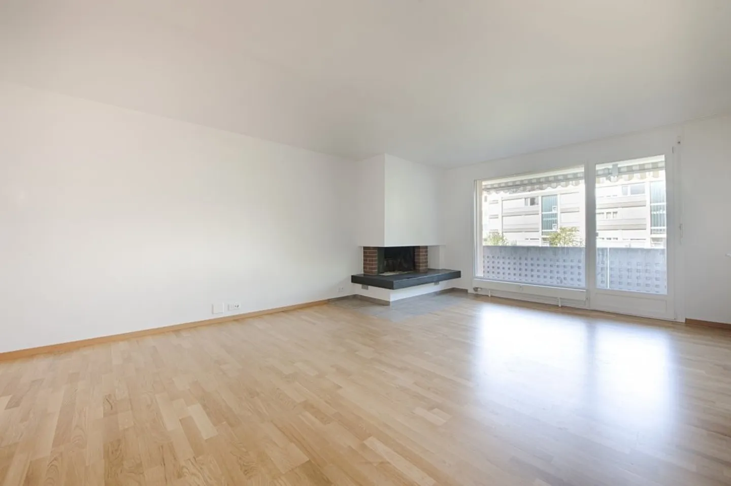 Modern 4.5-Room Apartment - Photo 2 of 8