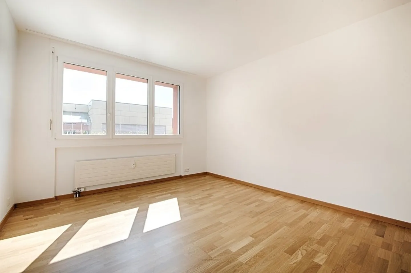 Modern 4.5-Room Apartment - Photo 3 of 8