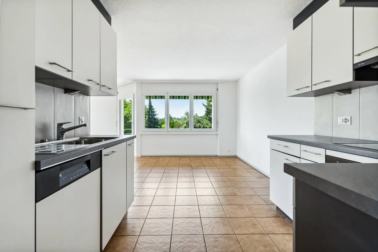 APARTMENT FOR RENT IN A VERY SUNNY AND FAMILY-FRIENDLY NEIGHBORHOOD - Photo 2 of 12