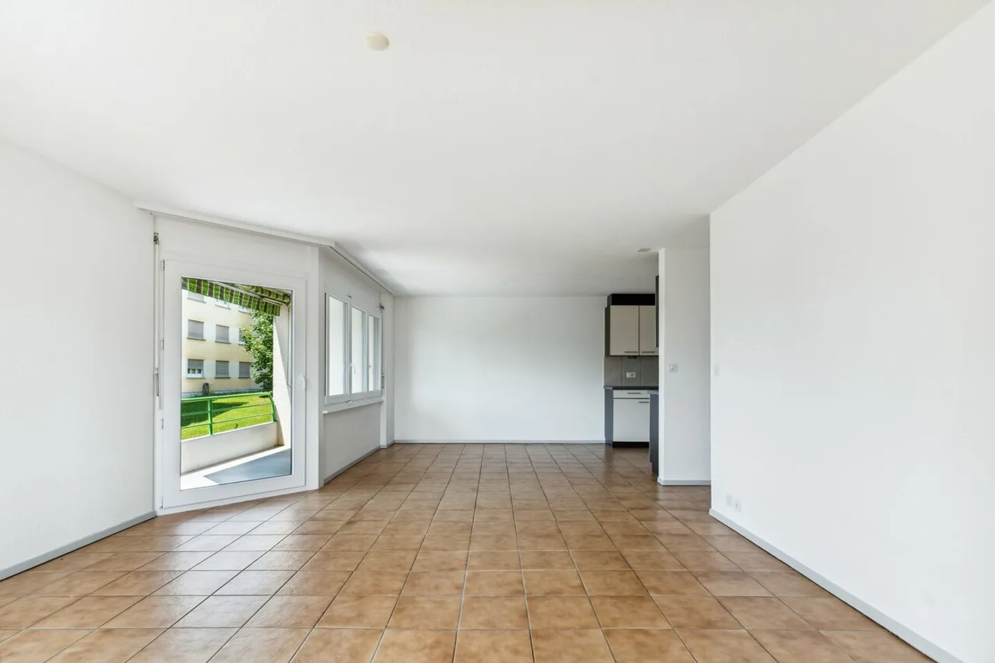 APARTMENT FOR RENT IN A VERY SUNNY AND FAMILY-FRIENDLY NEIGHBORHOOD - Photo 3 of 12