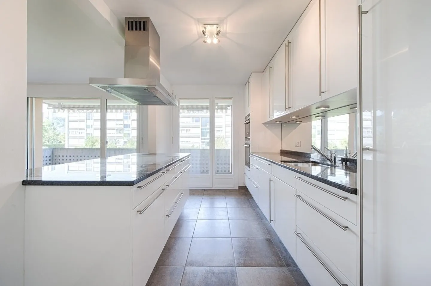 Modern 4.5-Room Apartment - Photo 5 of 8