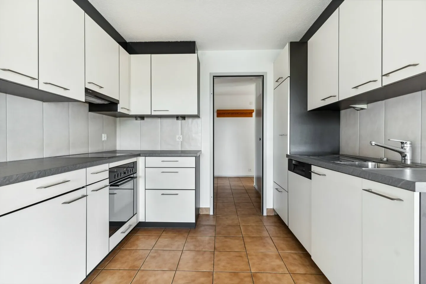 APARTMENT FOR RENT IN A VERY SUNNY AND FAMILY-FRIENDLY NEIGHBORHOOD - Photo 6 of 12