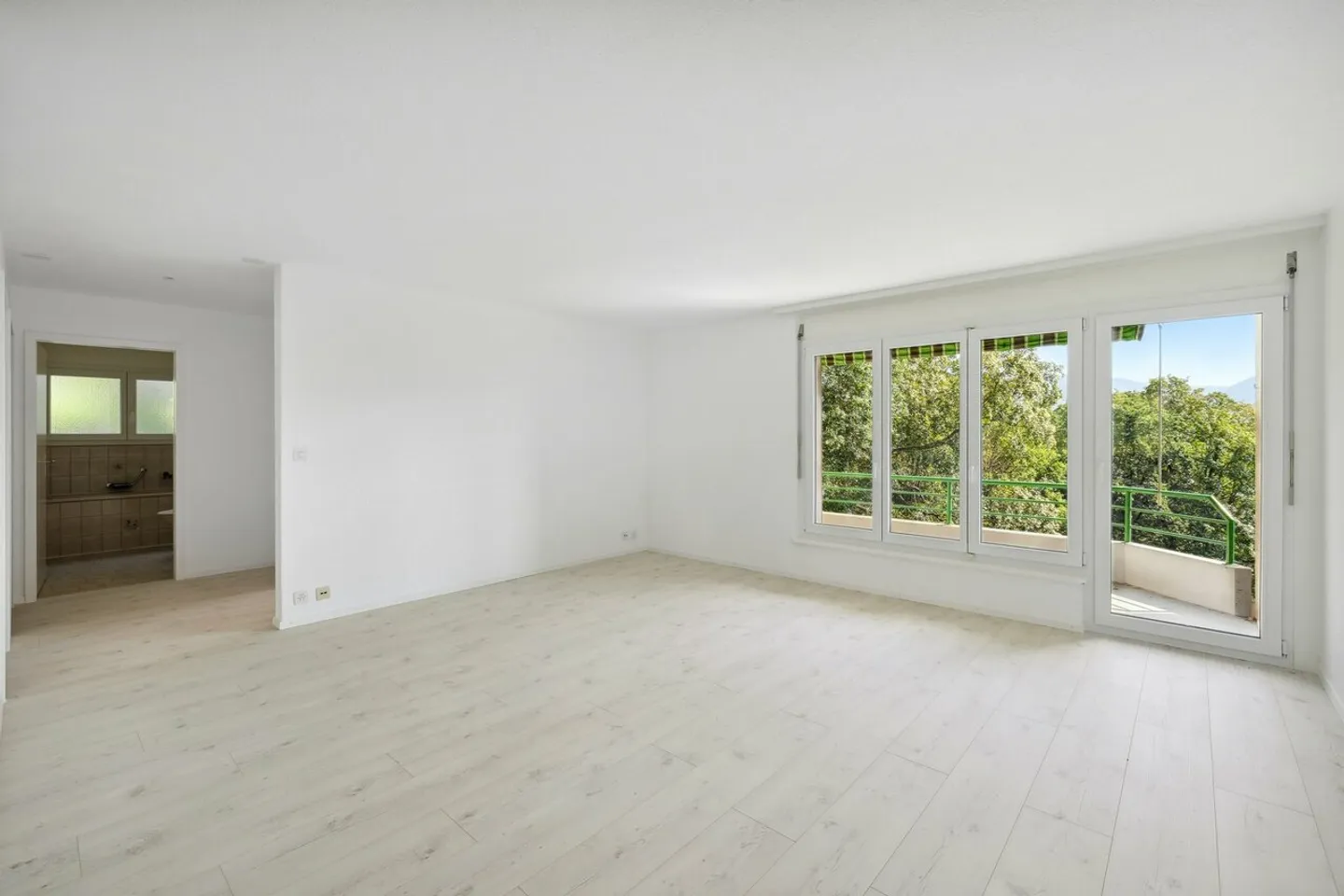 APARTMENT FOR RENT IN A VERY SUNNY AND FAMILY-FRIENDLY NEIGHBORHOOD - Photo 7 of 12