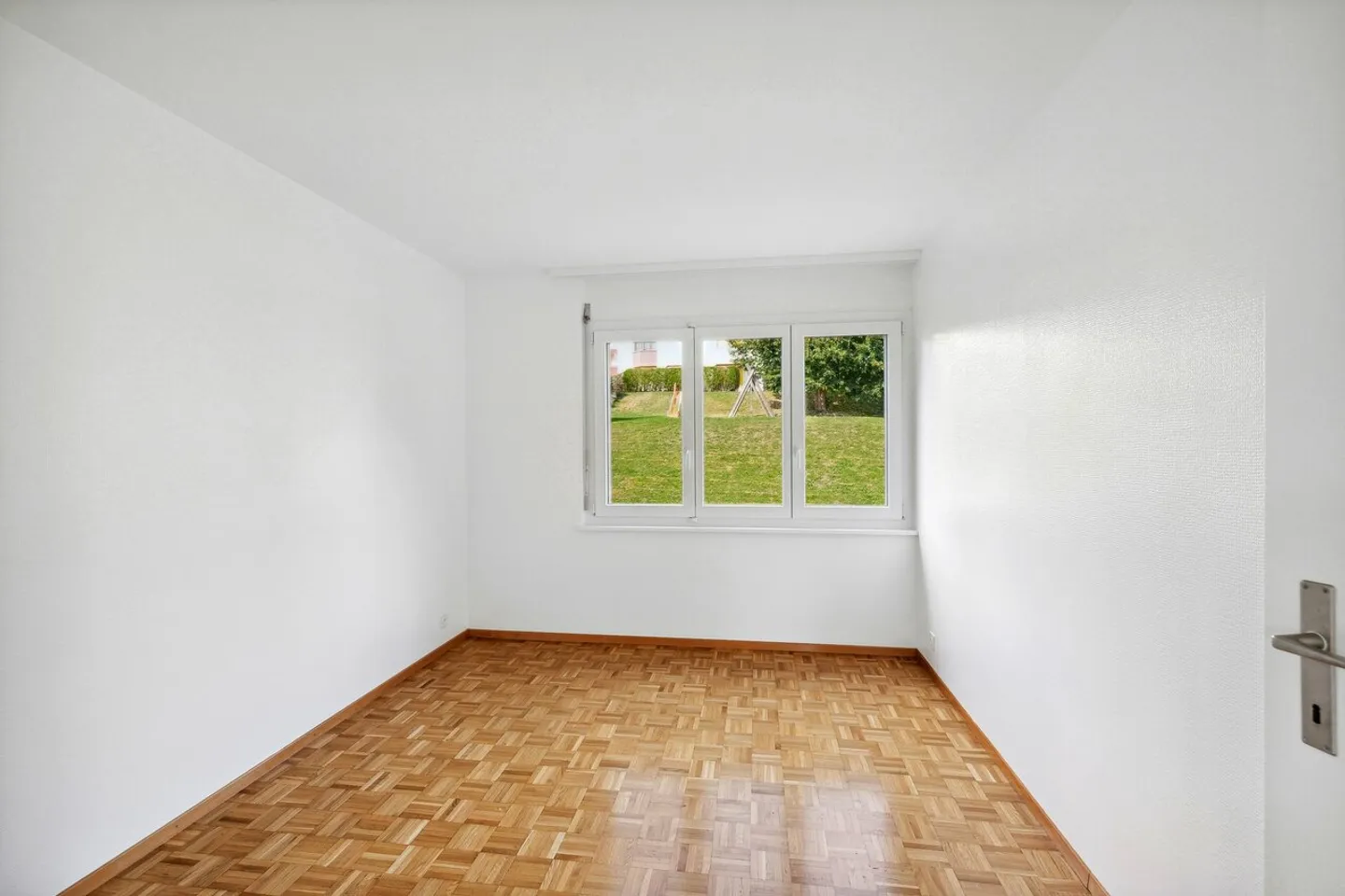APARTMENT FOR RENT IN A VERY SUNNY AND FAMILY-FRIENDLY NEIGHBORHOOD - Photo 8 of 12