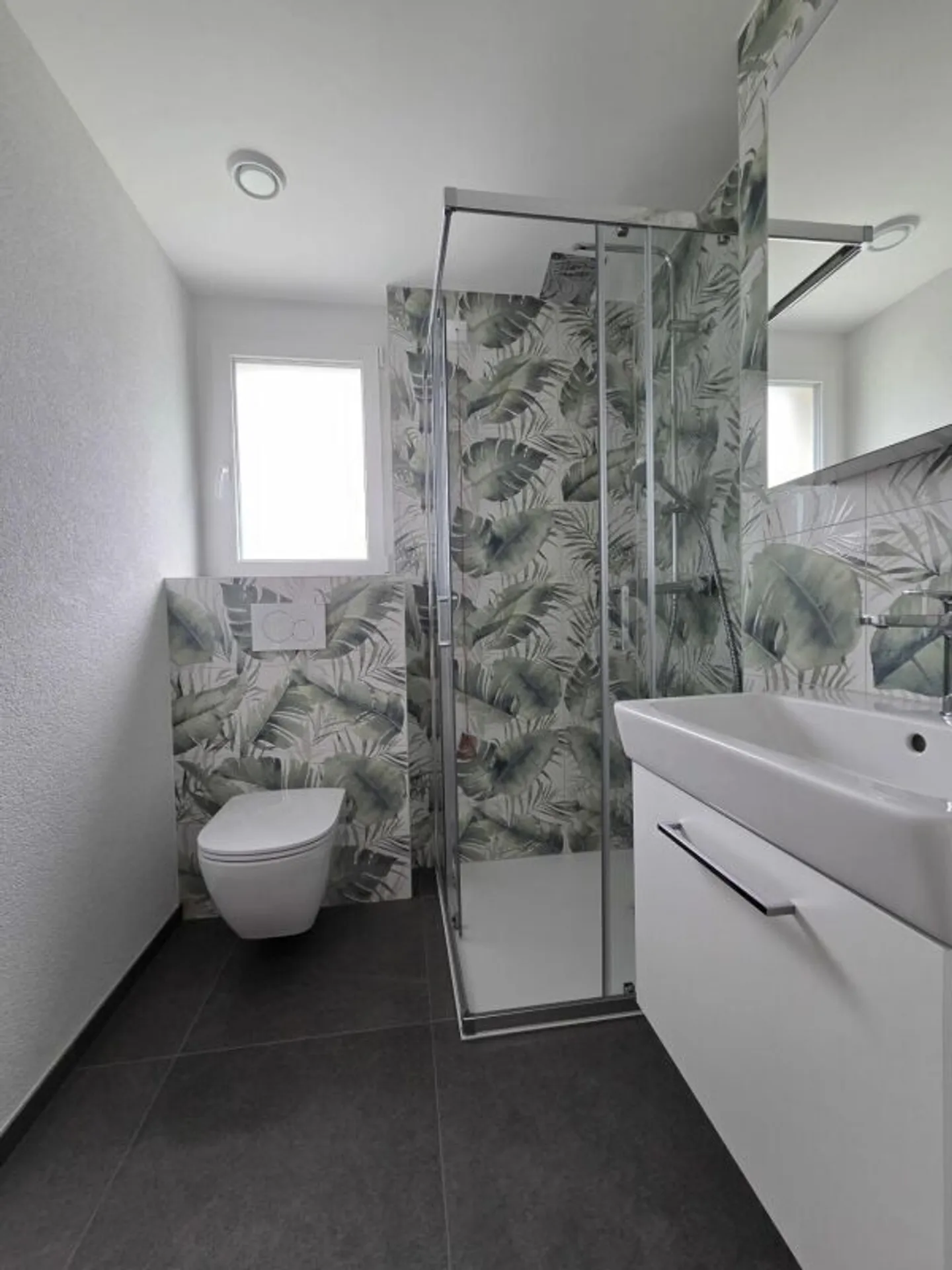 New - 3.5-room apartment with balcony and parking spaces - Photo 6 of 7