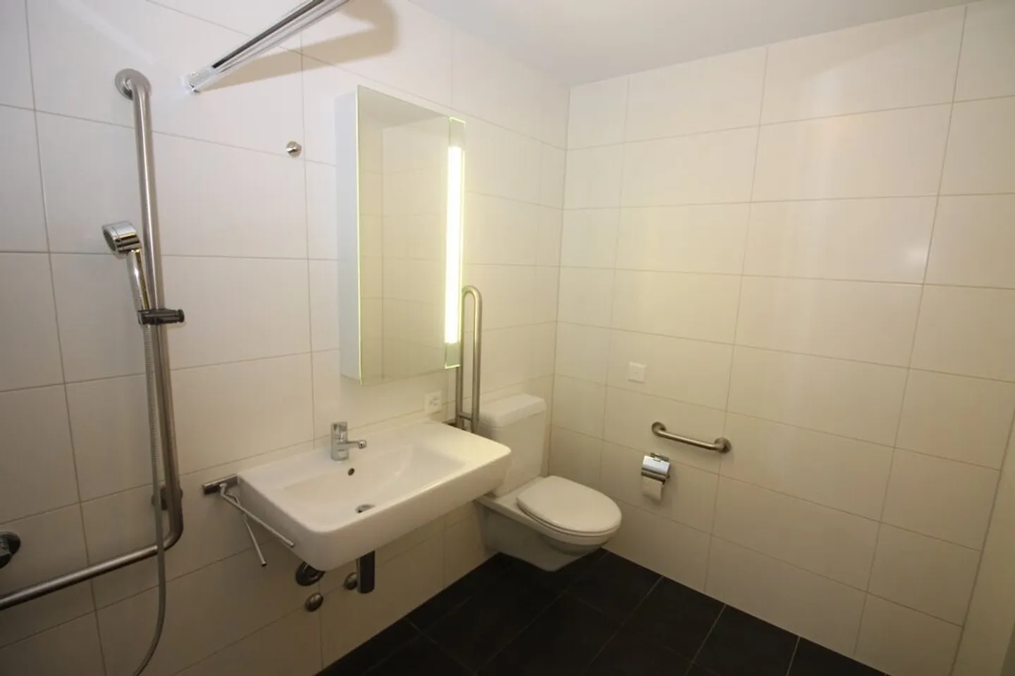 1 Mois de Loyer Gratuit ! Appartement Moderne 2.0 Pièces en Emplacement Central - Photo 5 sur 6