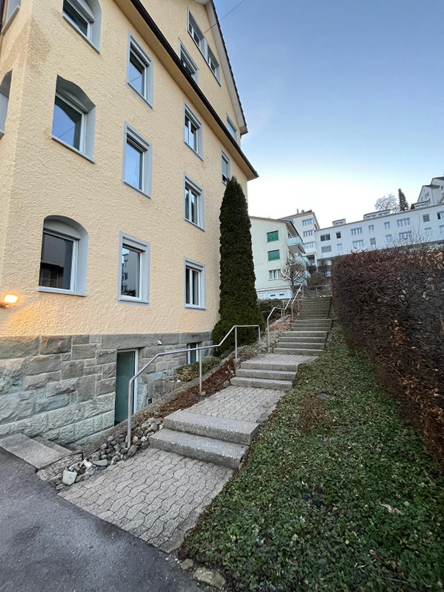 Renovated 2.5-room apartment in the Riethüsli district - Photo 8 of 9