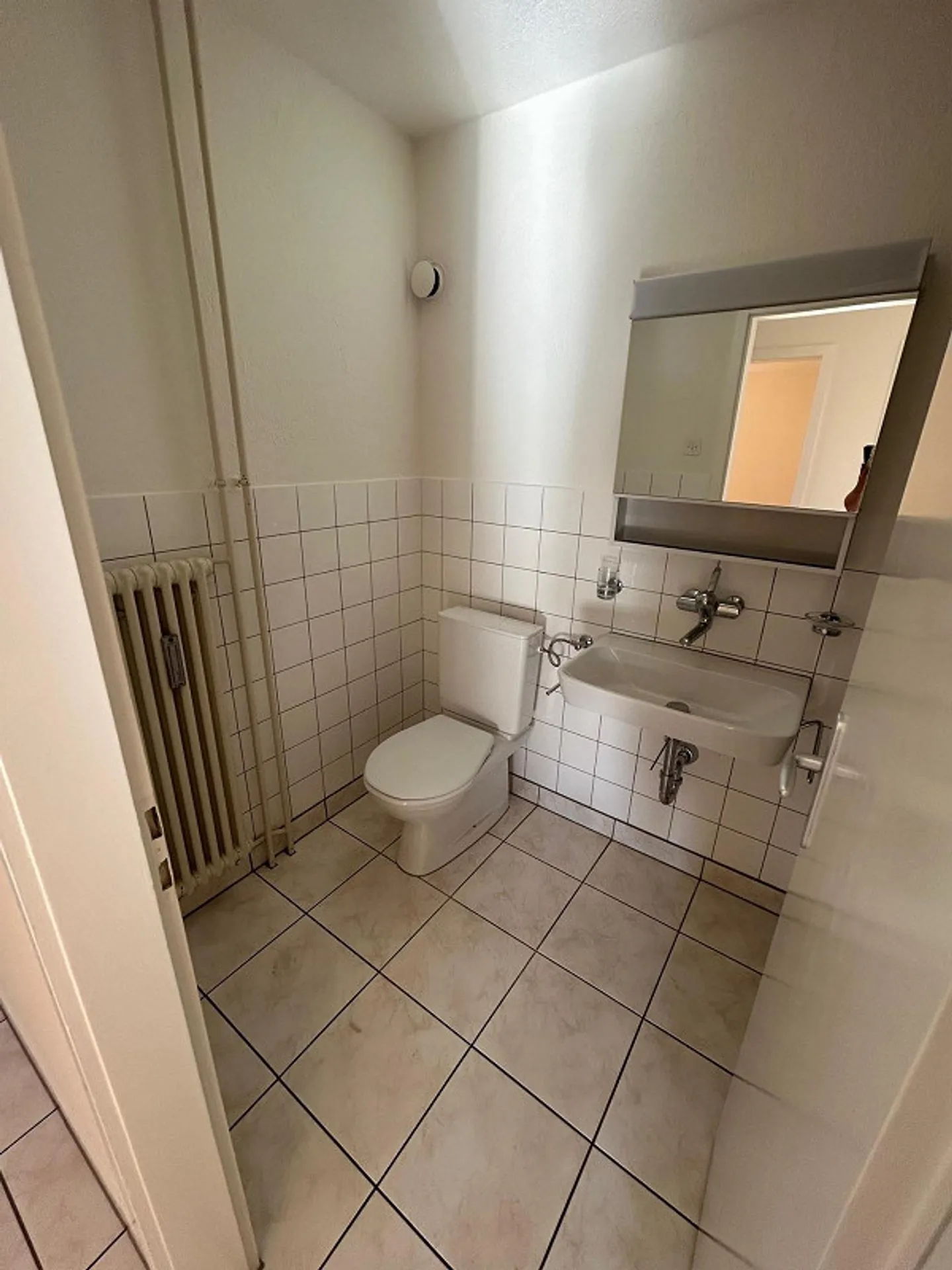 Beautiful, renovated and centrally located 2.5 room apartment - Photo 7 of 14