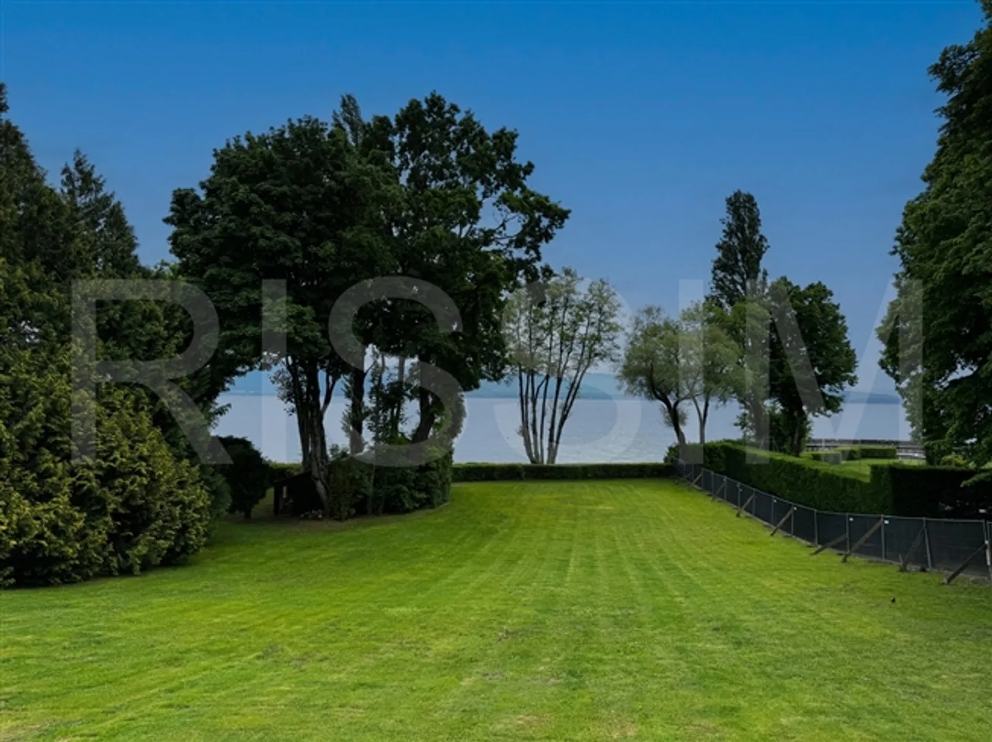 Magnifico terreno fronte lago con progetto di costruzione - Foto 2 di 19