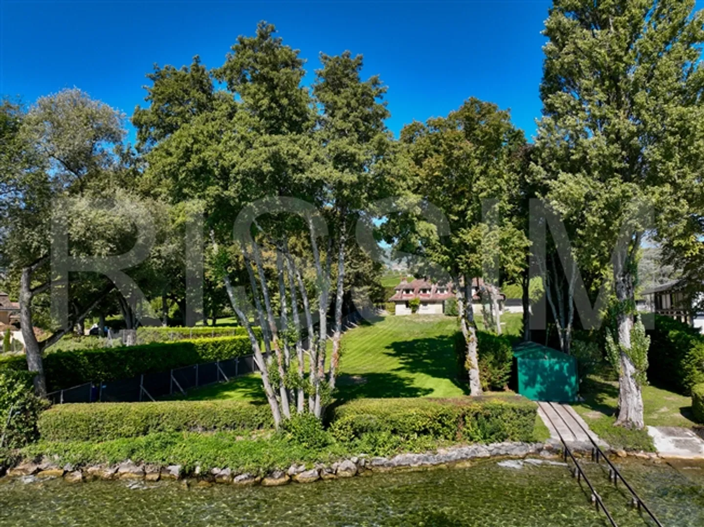 Magnifico terreno fronte lago con progetto di costruzione - Foto 4 di 19
