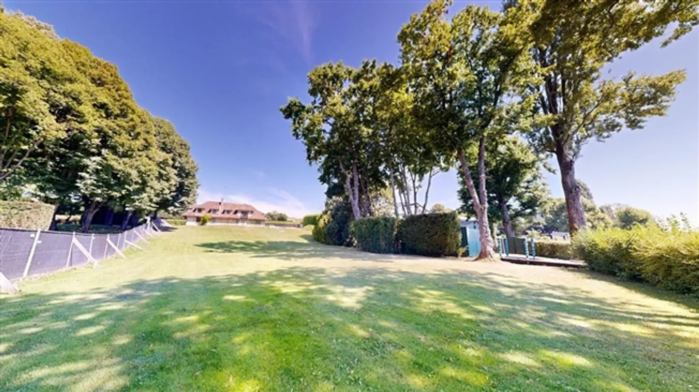 Magnifico terreno fronte lago con progetto di costruzione - Foto 11 di 19