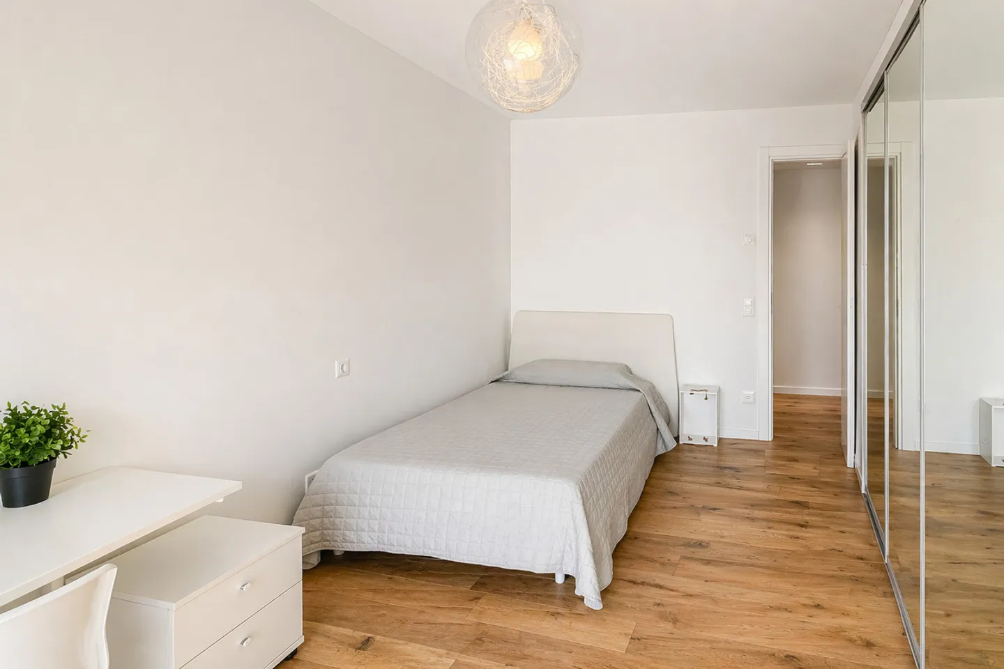 Spacious Penthouse in Mendrisio - Photo 7 of 9