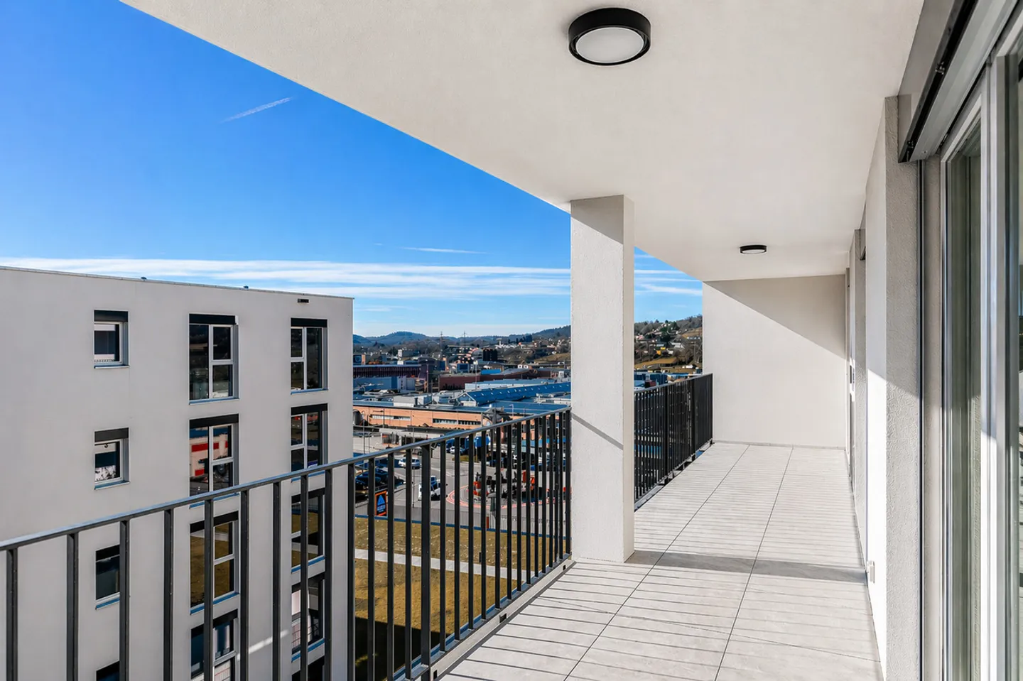 Spacious Penthouse in Mendrisio - Photo 8 of 9
