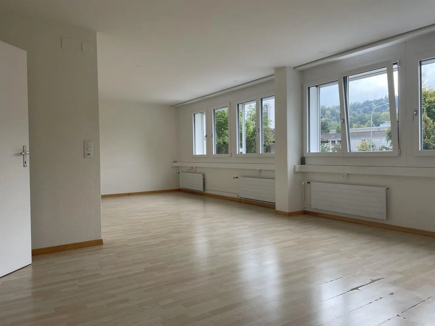 Schwamendingerplatz - Your new business domicile! - Photo 3 of 8