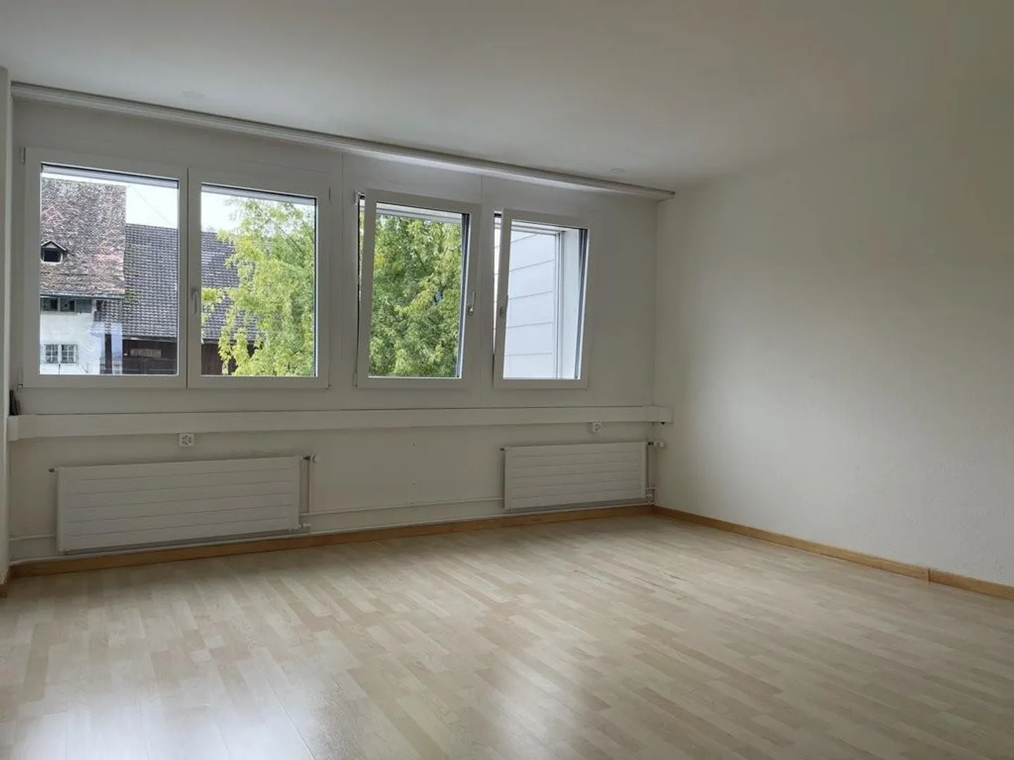 Schwamendingerplatz - Your new business domicile! - Photo 5 of 8