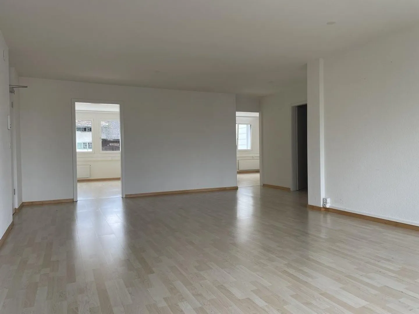 Schwamendingerplatz - Your new business domicile! - Photo 7 of 8