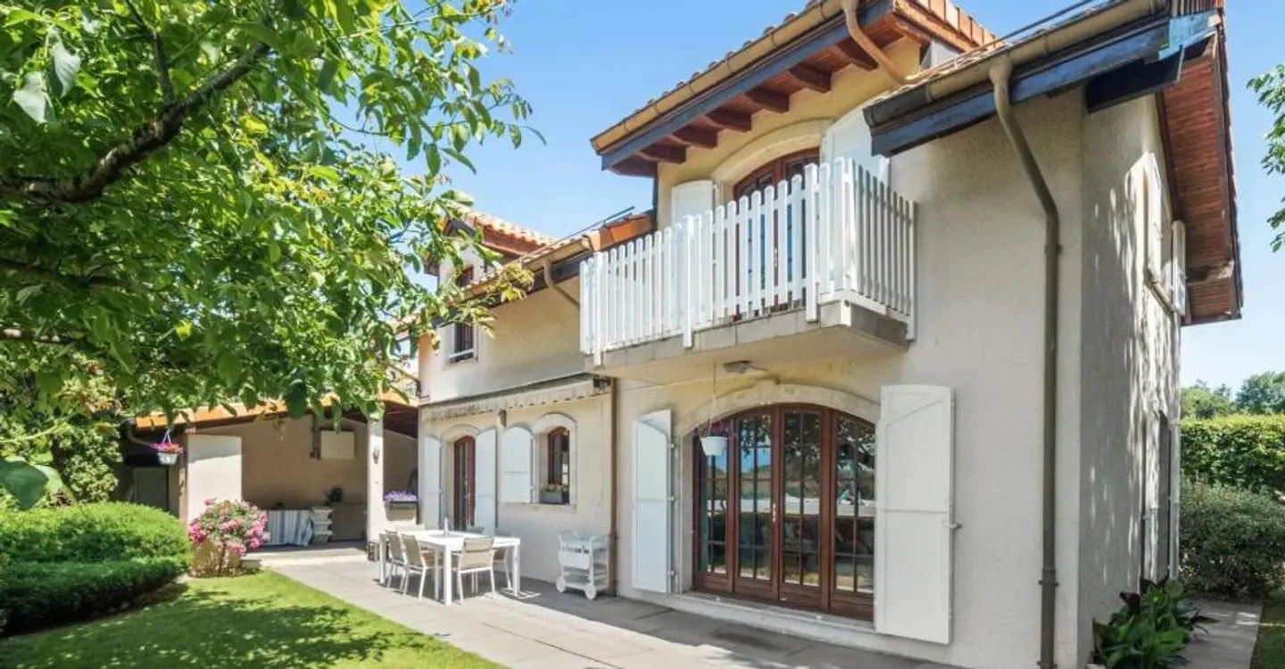 Charming House in Bernex - Photo 1 of 6