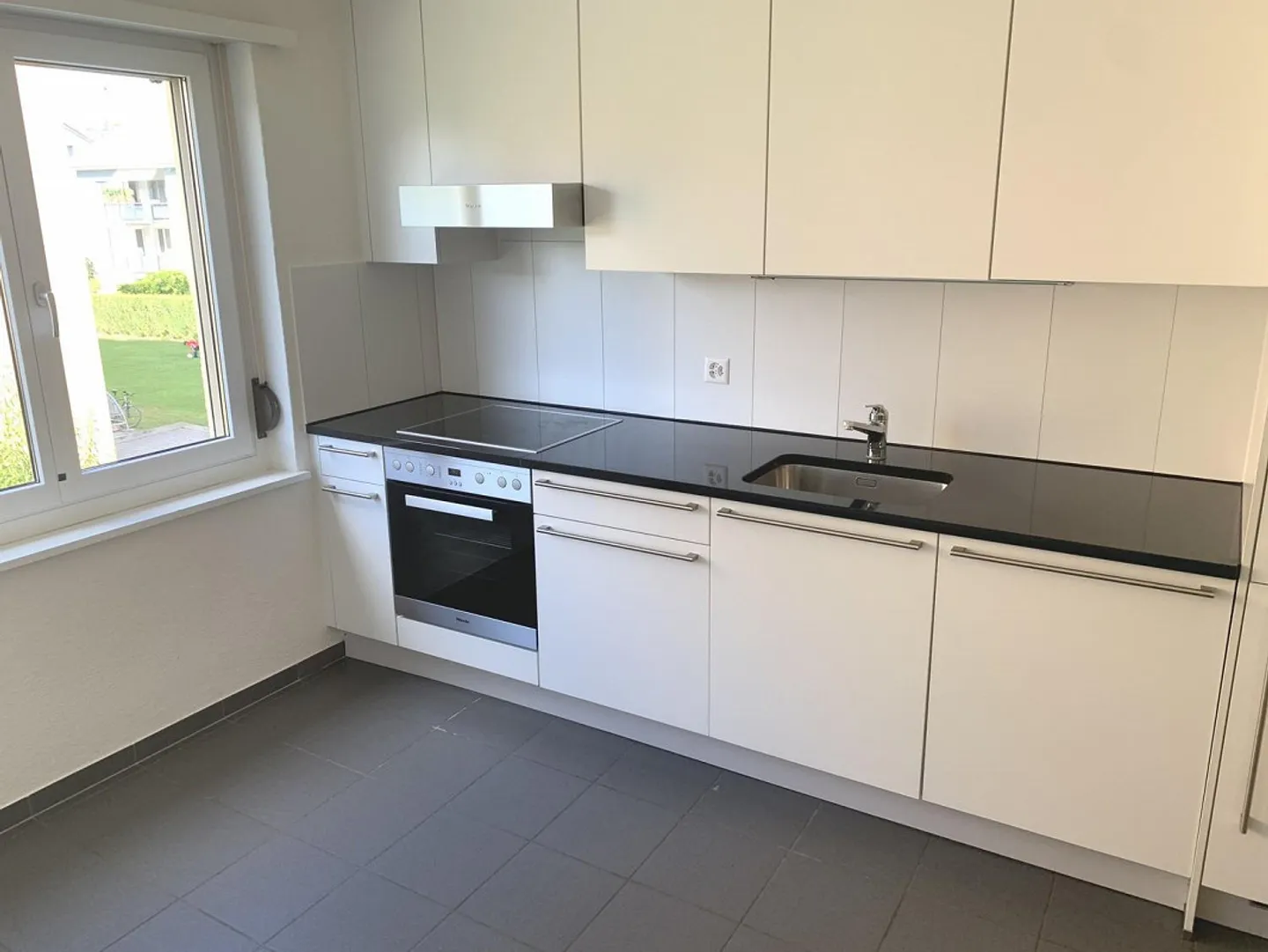 Appartement lumineux avec parquet et balcon - Photo 5 sur 9