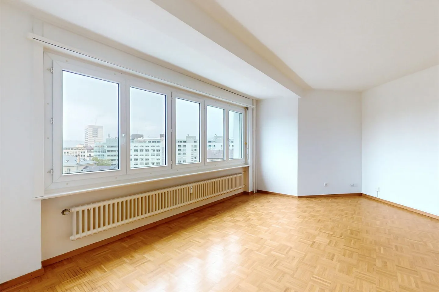 2 minutes from Fribourg train station - Photo 2 of 12