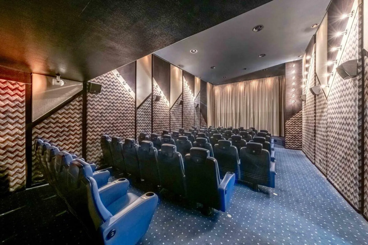 Posizione da film - Il centro cinematografico offre riutilizzo creativo - Foto 4 di 15