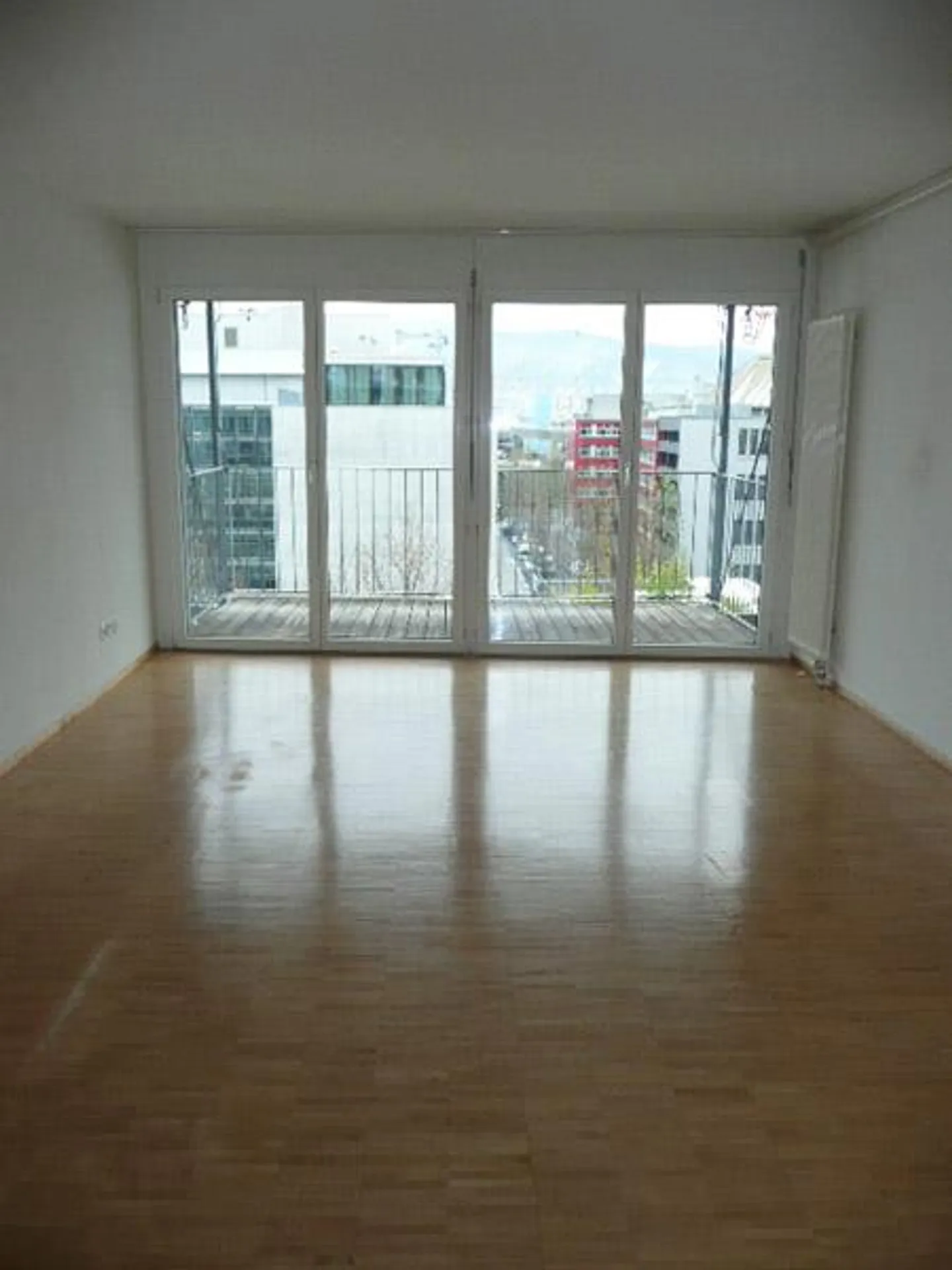 Living directly on the Limmat - Photo 3 of 5