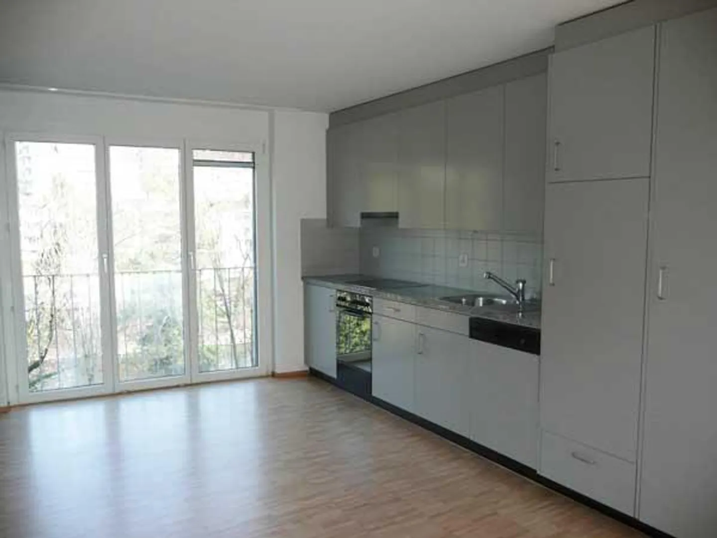 Living directly on the Limmat - Photo 2 of 5