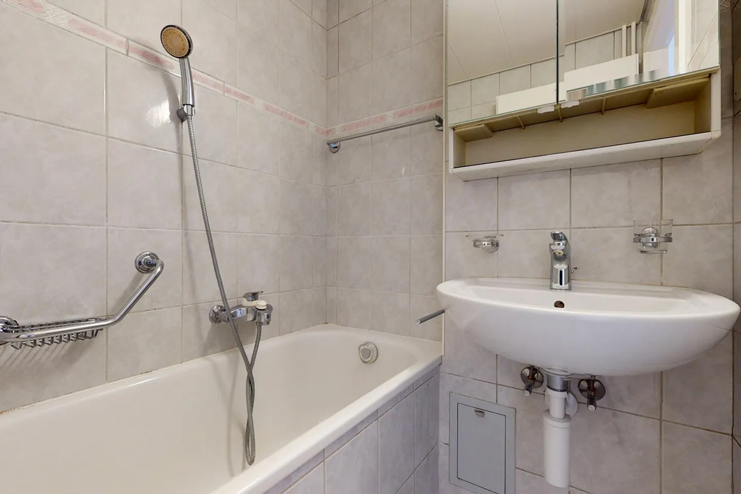 2 minutes from Fribourg train station - Photo 5 of 12