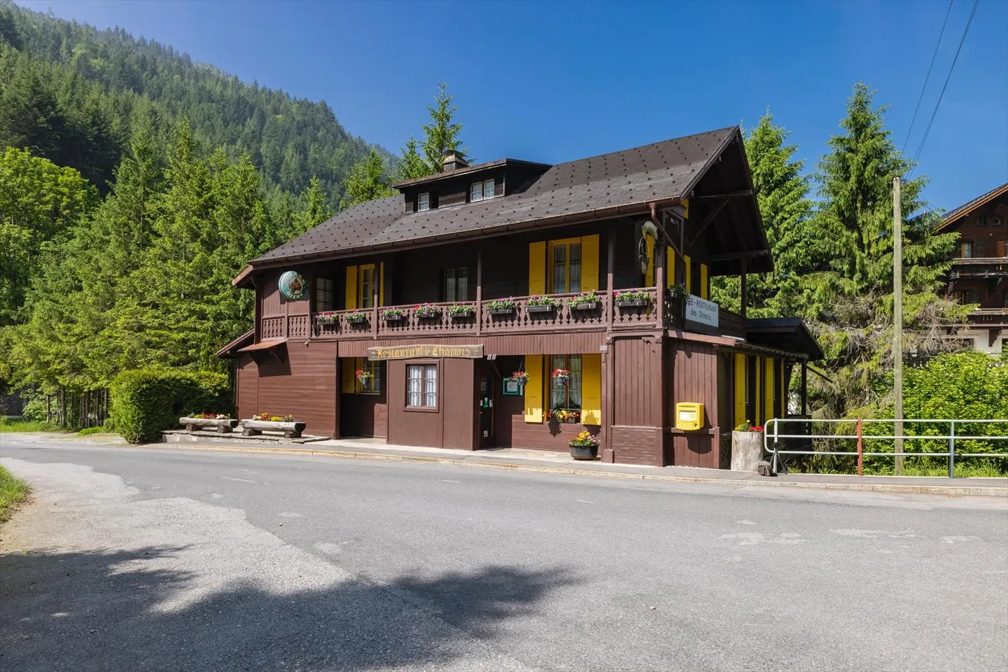 Ristorante con appartamento a Les Plans-sur-Bex - Foto 1 di 13