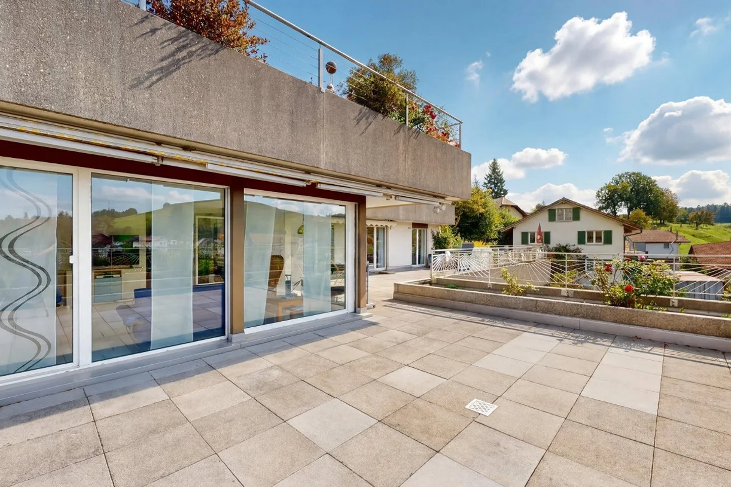 Spacious apartment with large terrace - Photo 2 of 11