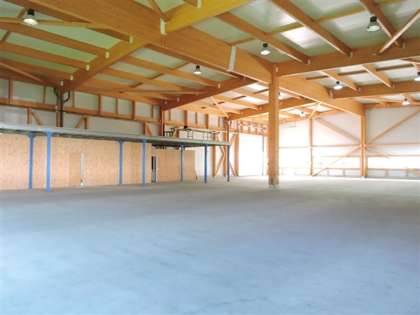 Capannone di 432 m2 in affitto a Le Bouveret - Foto 1 di 3