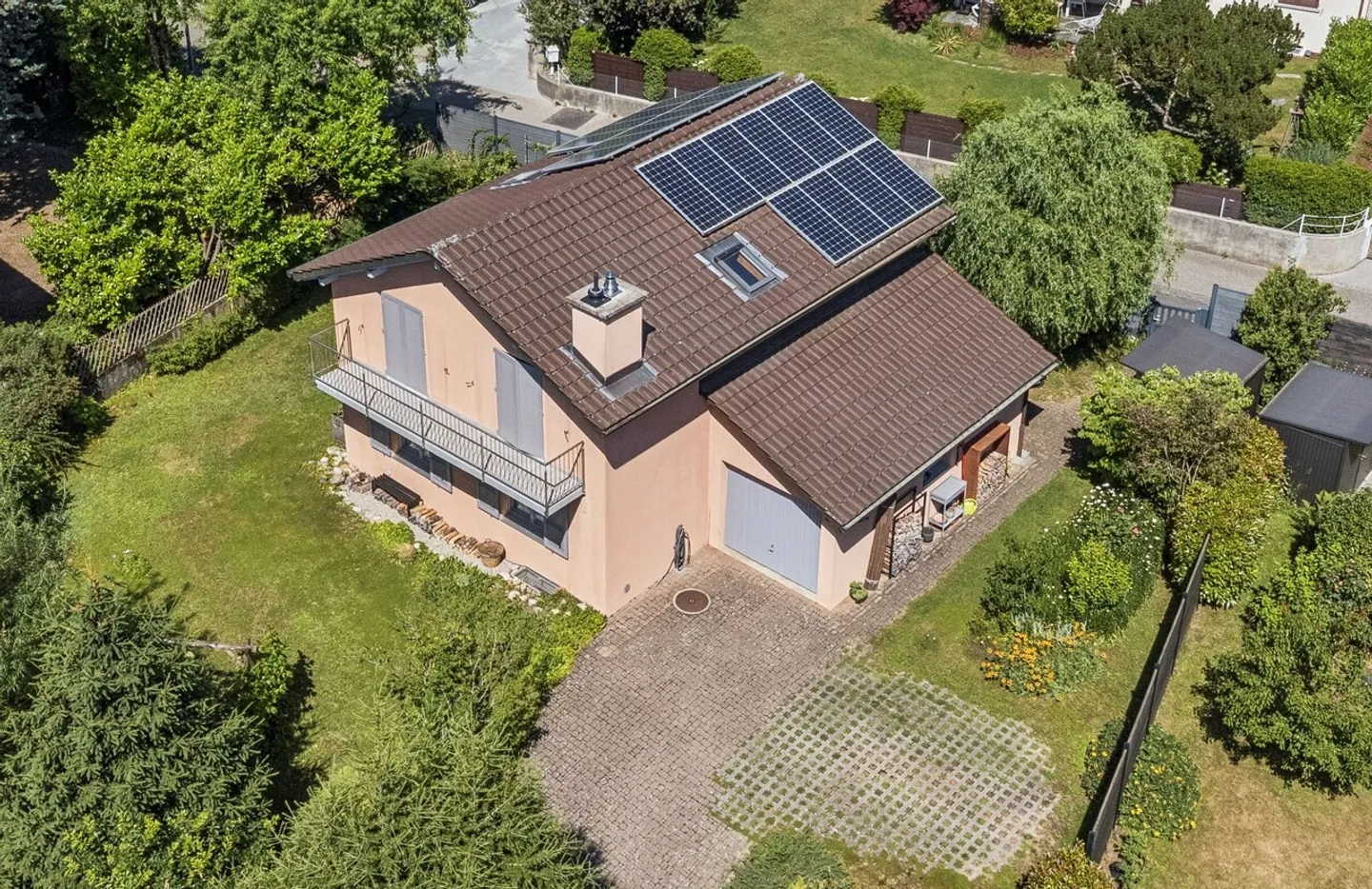 Einfamilienhaus in einem Wohngebiet in der Nähe der Schule - Foto 1 von 10