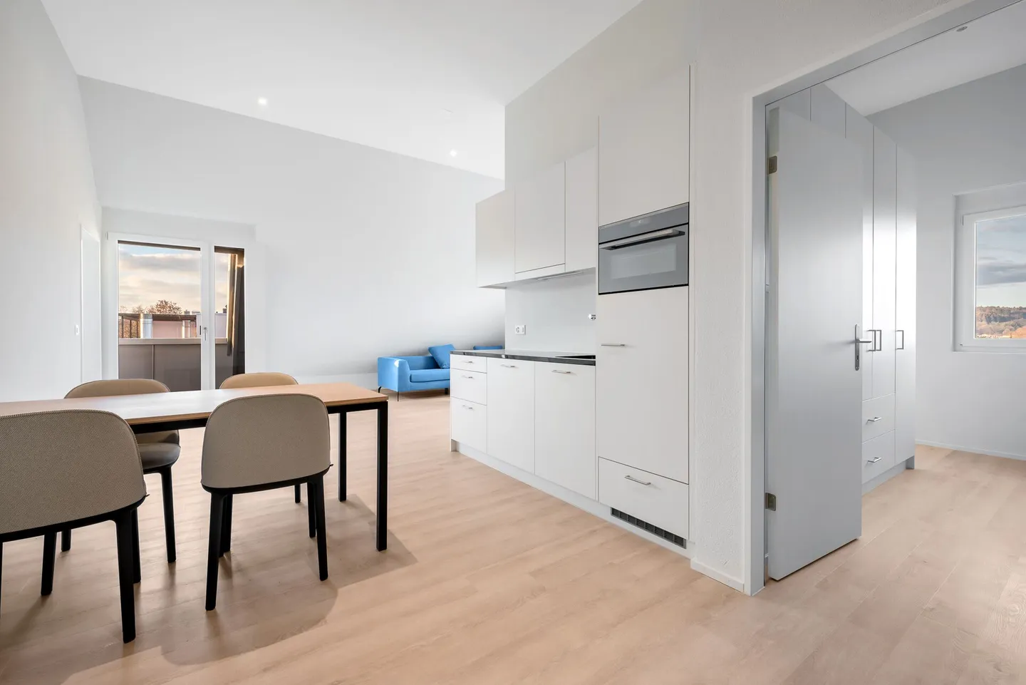 Appartement Attique meublé 2.5 au cœur d'Oerlikon - Photo 2 sur 9